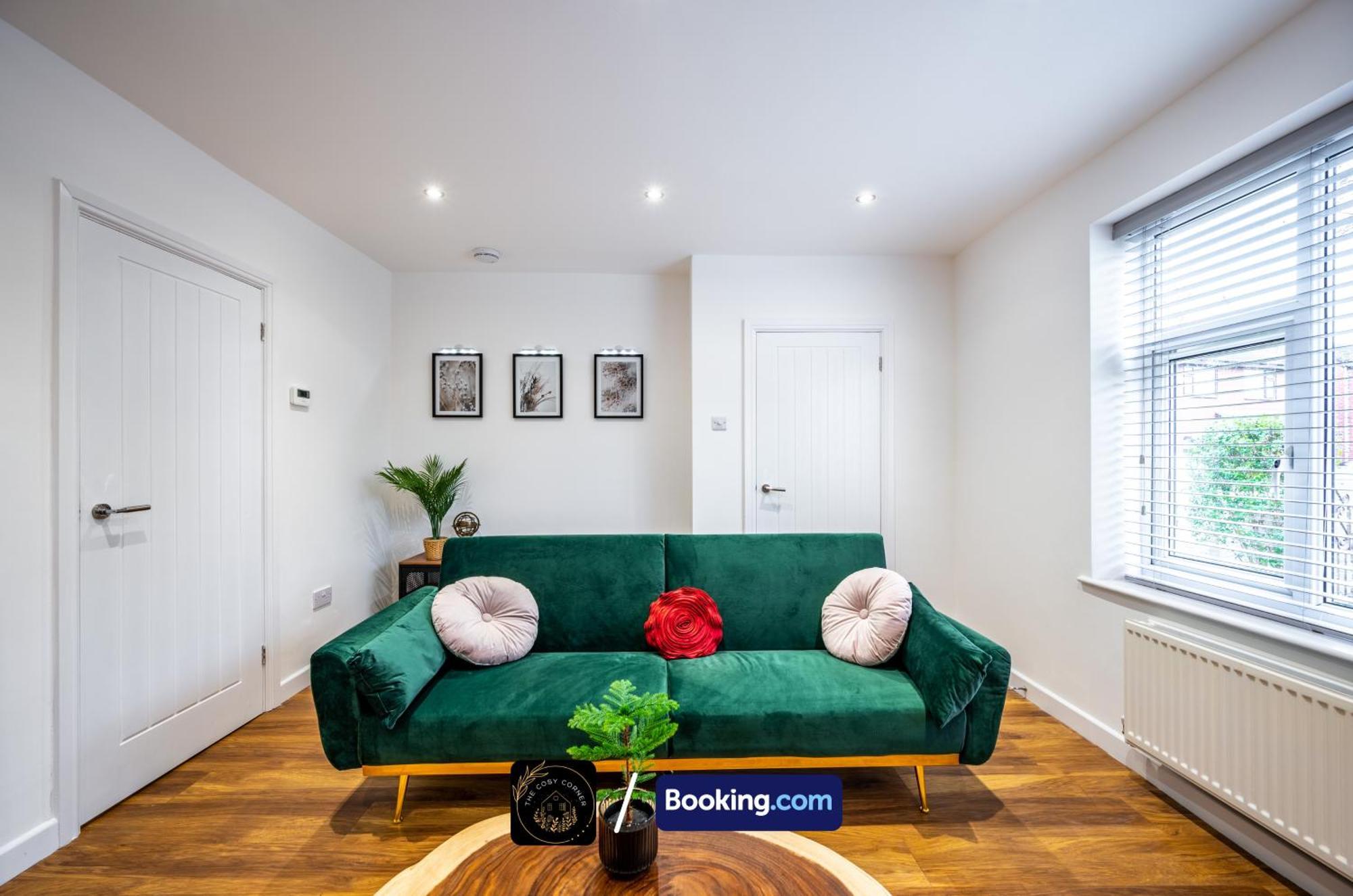 Cosy 3-Bed House, Garden & Free Parking In Stretford Lägenhet Manchester Exteriör bild