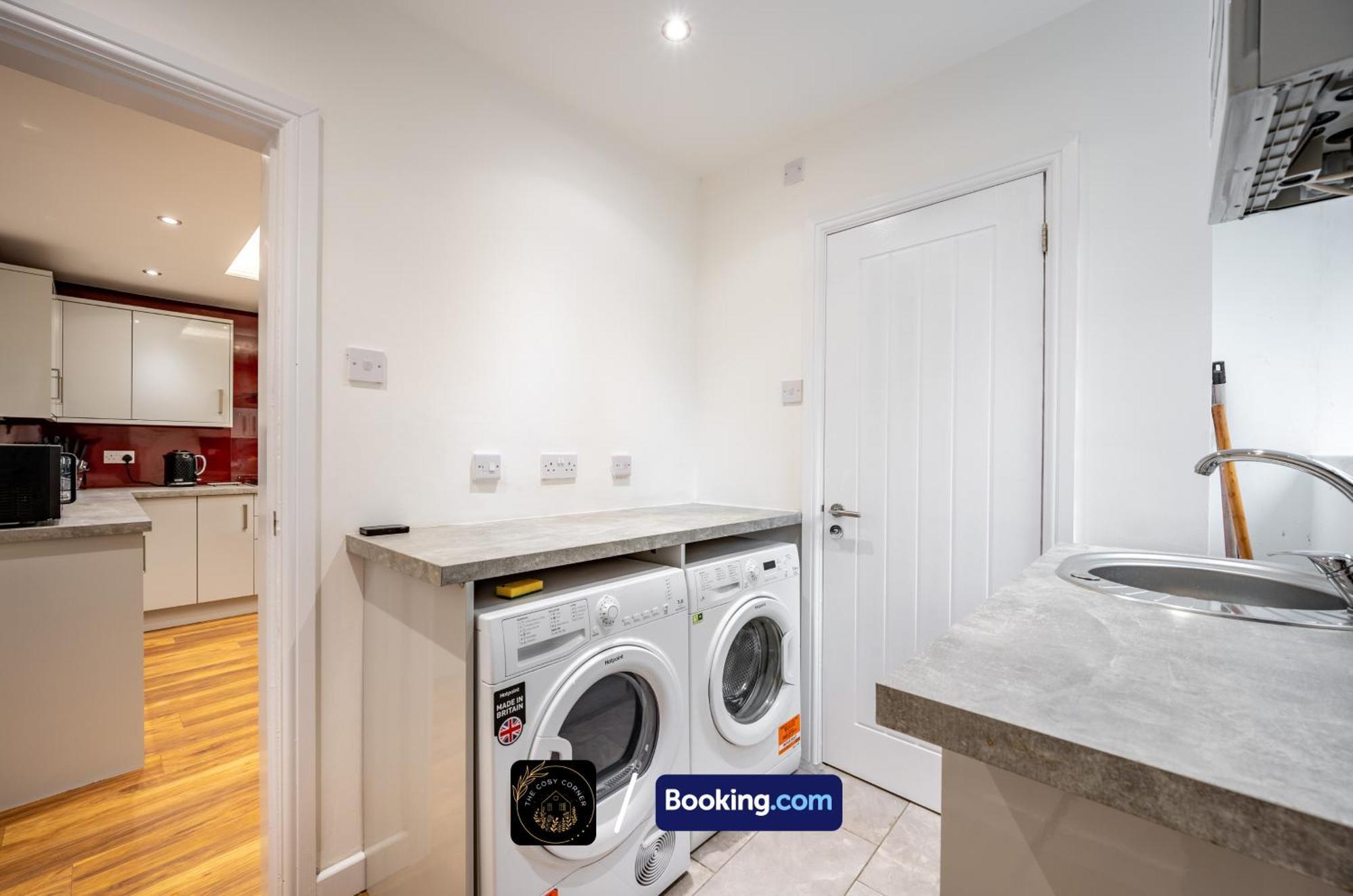 Cosy 3-Bed House, Garden & Free Parking In Stretford Lägenhet Manchester Exteriör bild