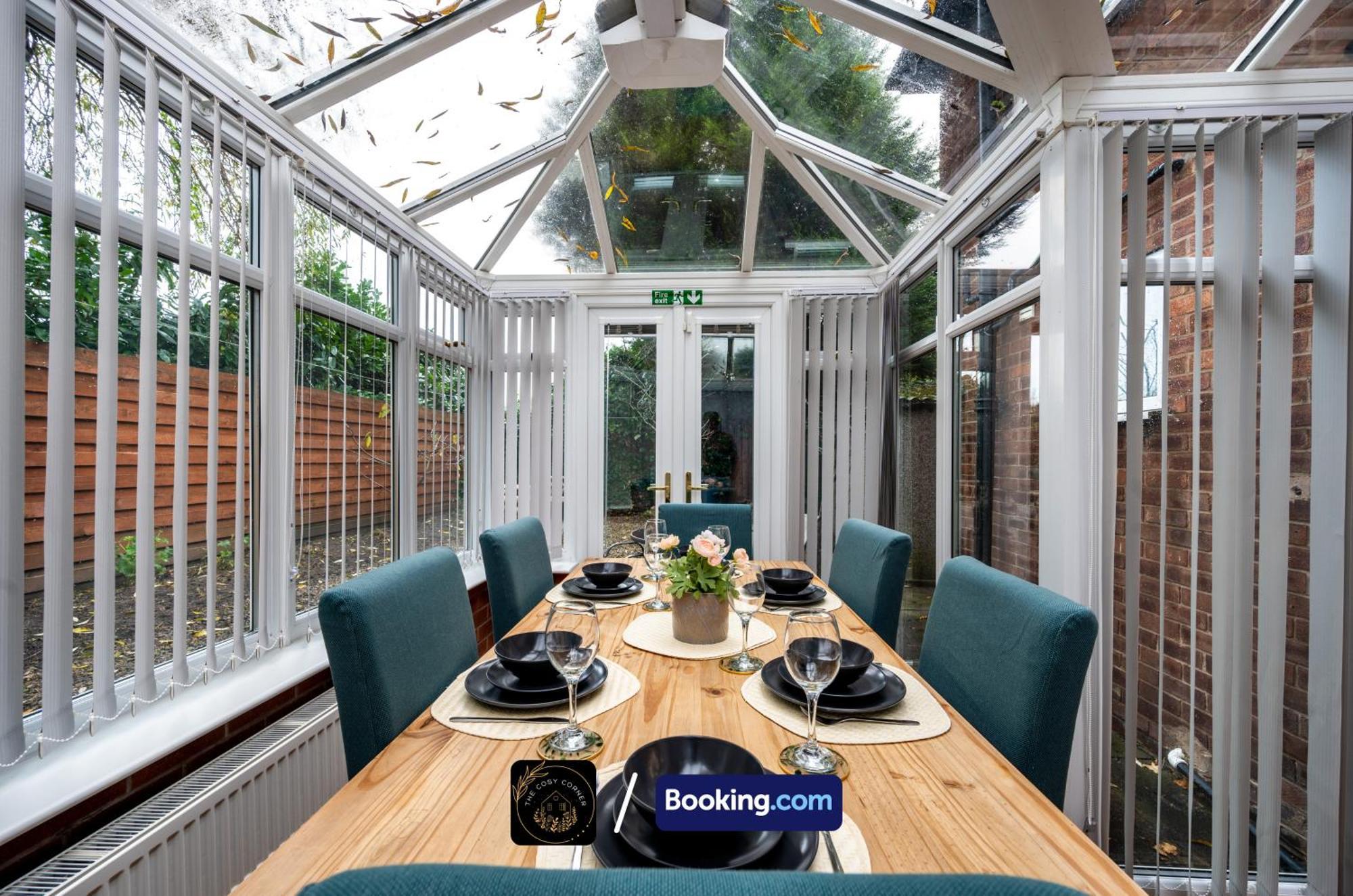 Cosy 3-Bed House, Garden & Free Parking In Stretford Lägenhet Manchester Exteriör bild