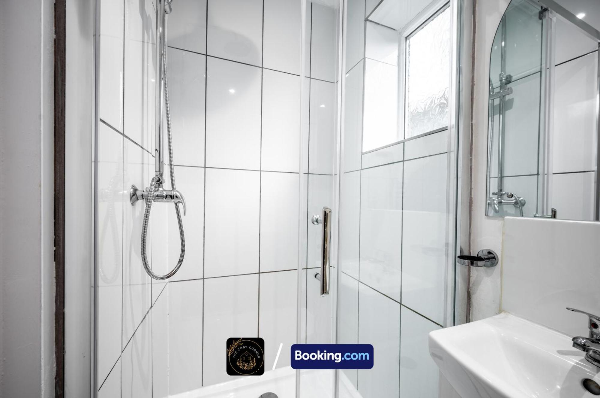 Cosy 3-Bed House, Garden & Free Parking In Stretford Lägenhet Manchester Exteriör bild