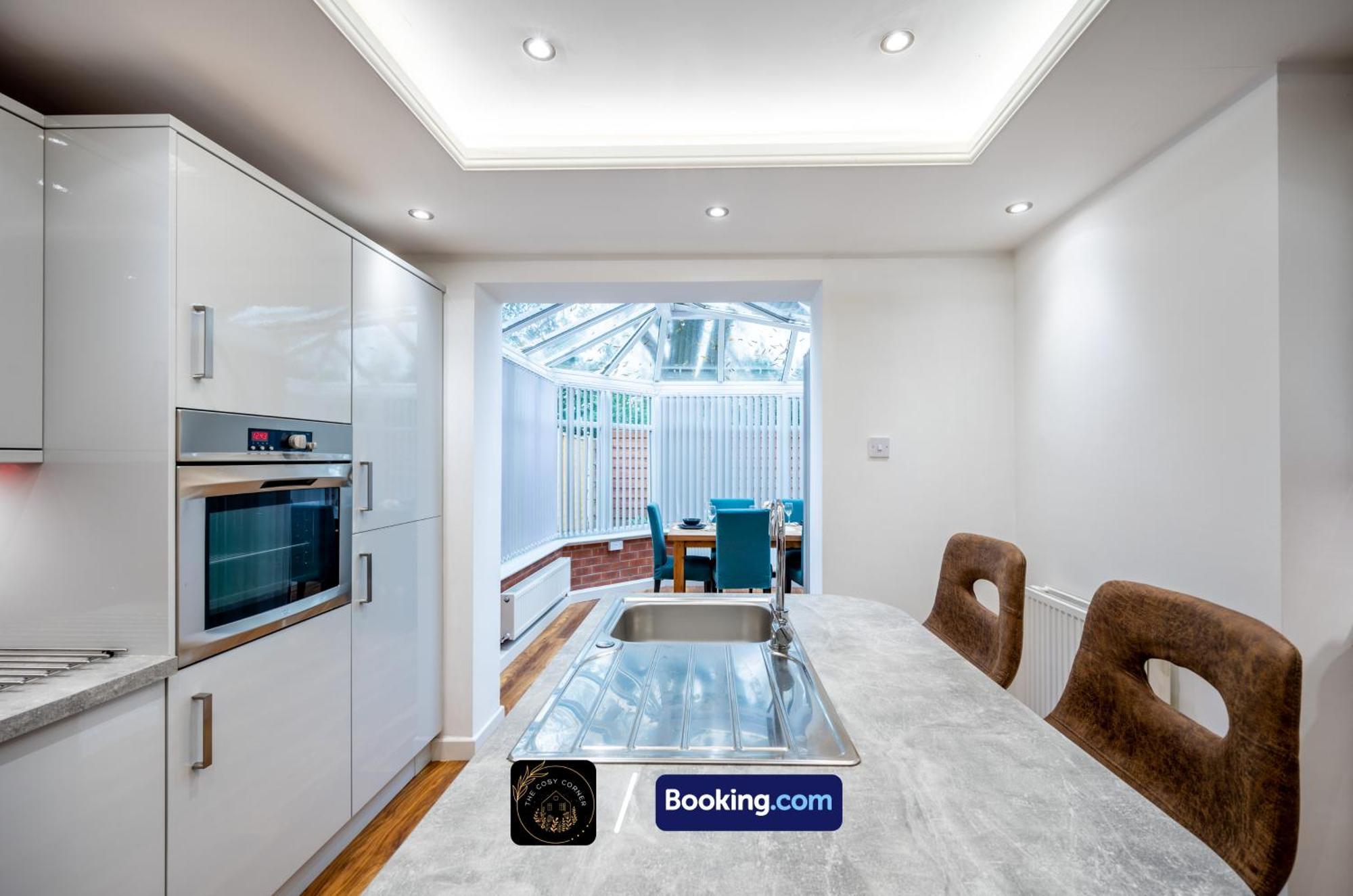Cosy 3-Bed House, Garden & Free Parking In Stretford Lägenhet Manchester Exteriör bild
