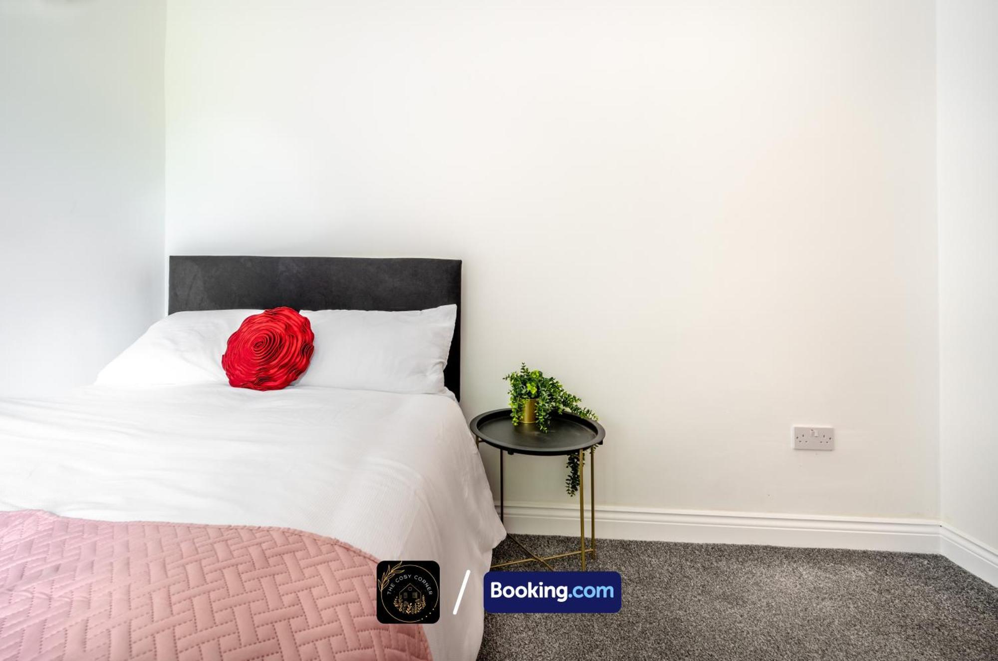 Cosy 3-Bed House, Garden & Free Parking In Stretford Lägenhet Manchester Exteriör bild