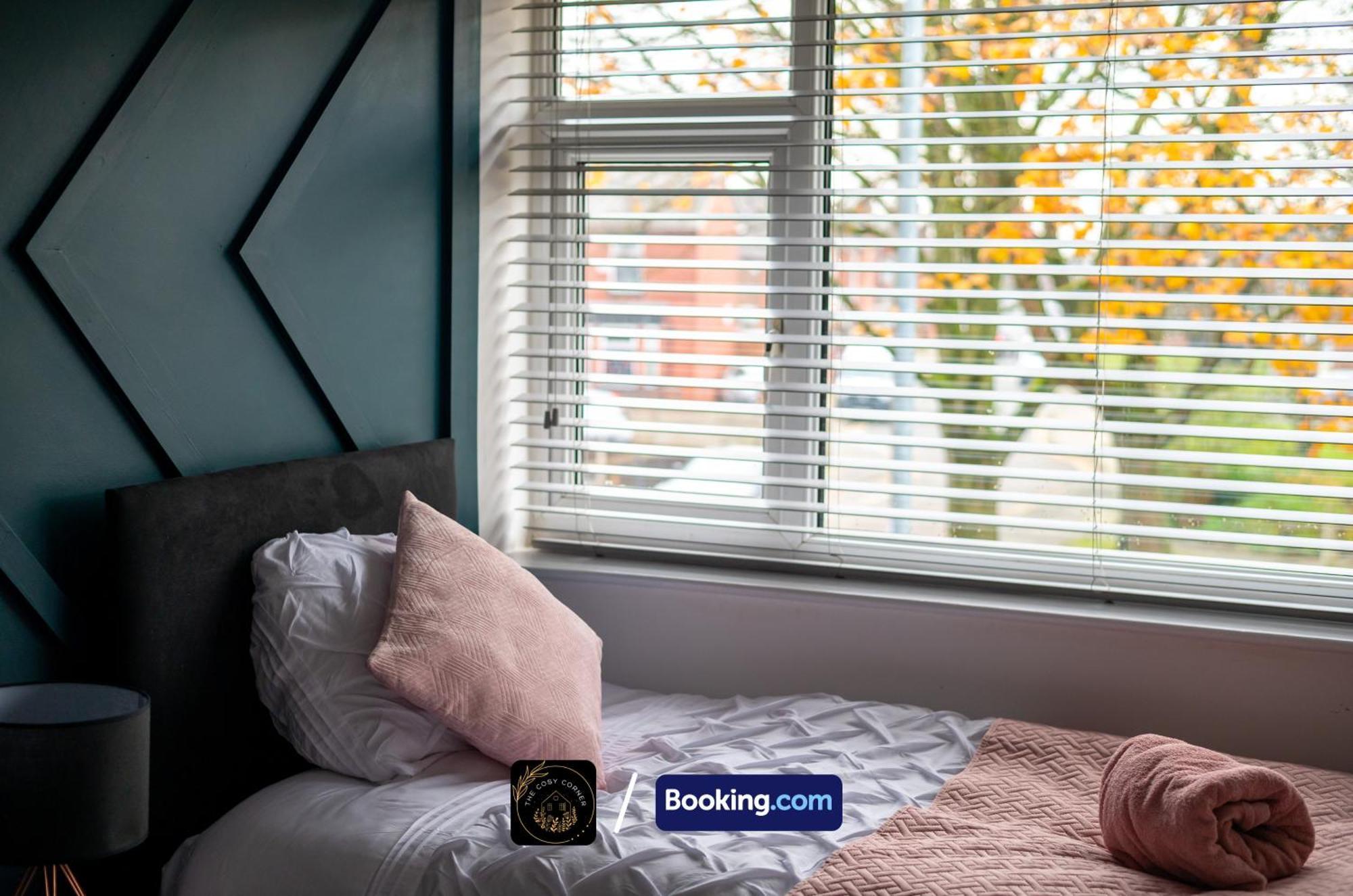 Cosy 3-Bed House, Garden & Free Parking In Stretford Lägenhet Manchester Exteriör bild
