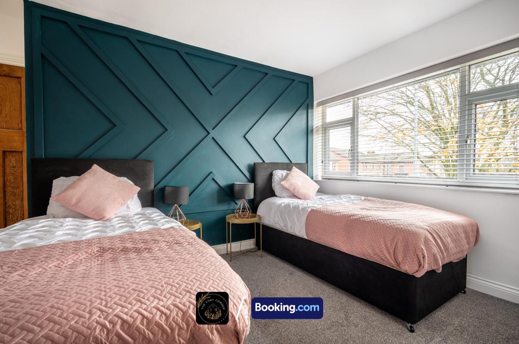 Cosy 3-Bed House, Garden & Free Parking In Stretford Lägenhet Manchester Exteriör bild