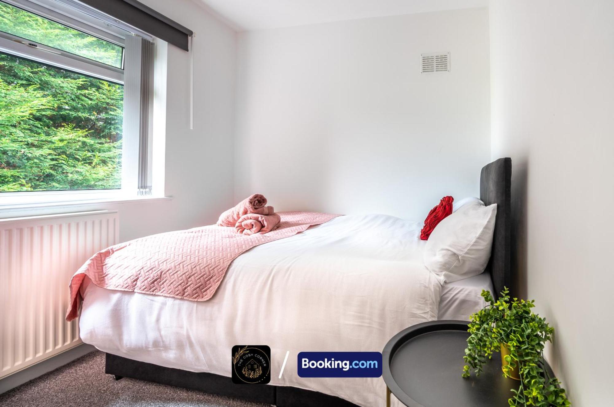 Cosy 3-Bed House, Garden & Free Parking In Stretford Lägenhet Manchester Exteriör bild