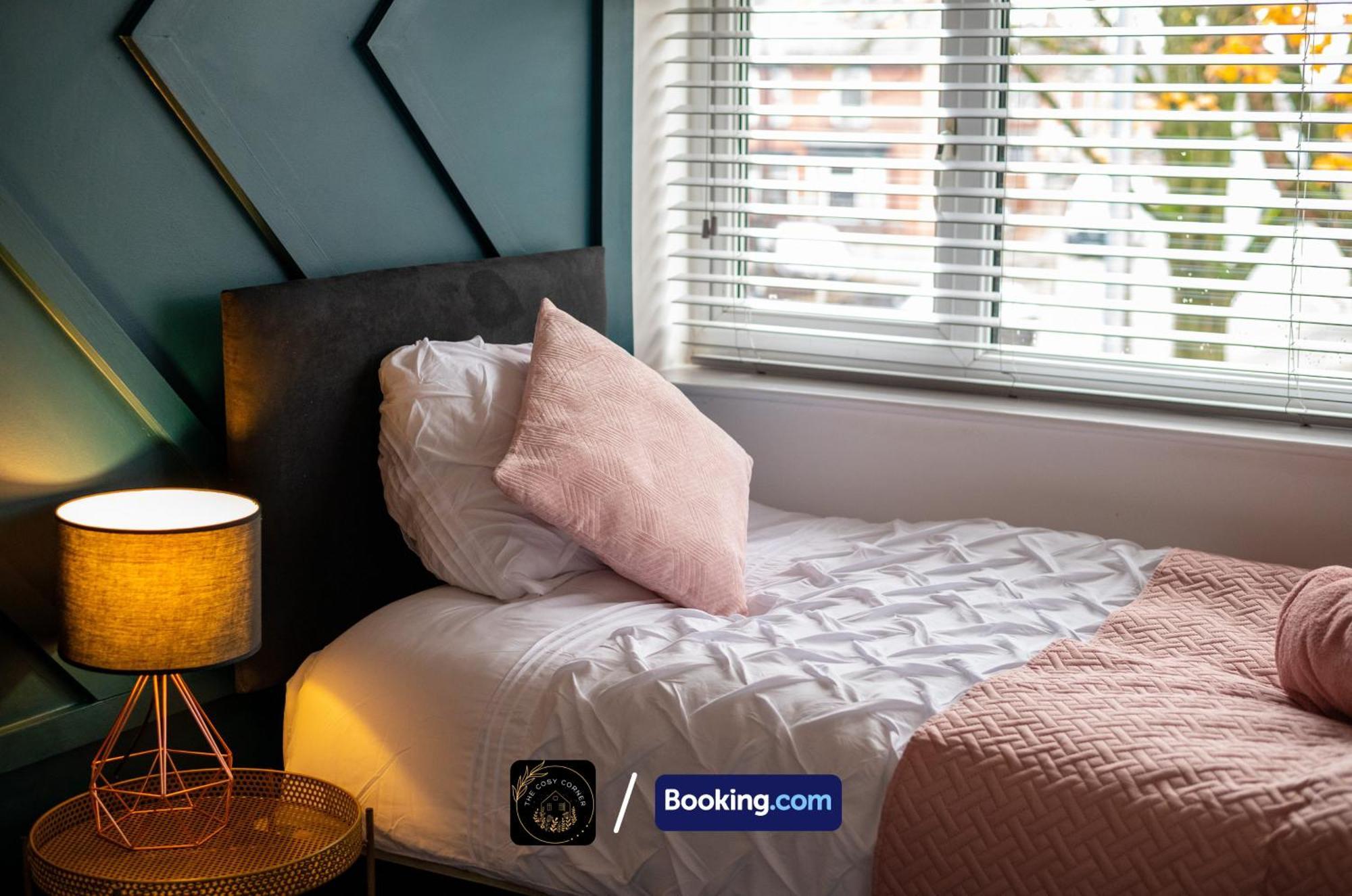 Cosy 3-Bed House, Garden & Free Parking In Stretford Lägenhet Manchester Exteriör bild