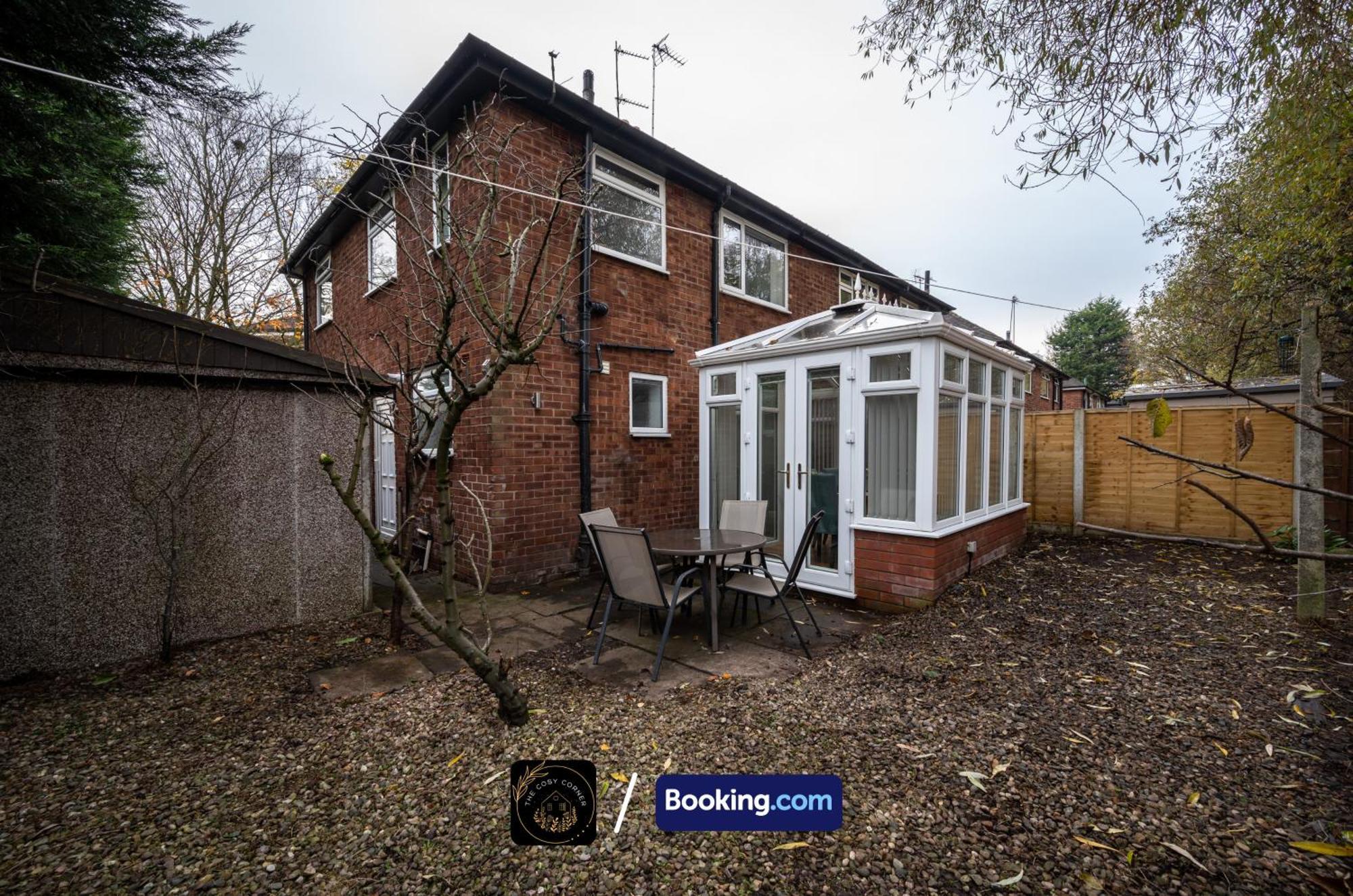 Cosy 3-Bed House, Garden & Free Parking In Stretford Lägenhet Manchester Exteriör bild